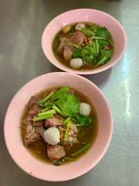 ก๋วยเตี๋ยวเนื้อย่านถนนพระอาทิตย์