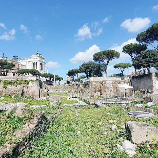 Roman Forum: Walking Through the Ruins of an Empire 🇮🇹