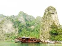 ล่องเรือชิลๆ ชมวิวสุดอลังที่ฮาลองเบย์