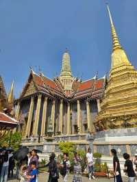 พาเยี่ยมชมพระบรมมหาราชวังและวัดพระศรีรัตนศาสดาราม