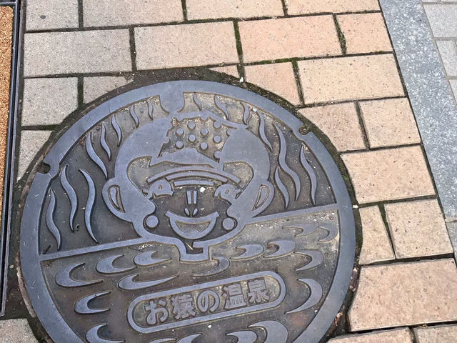 渋温泉観光：逆三猿と温泉の癒し 