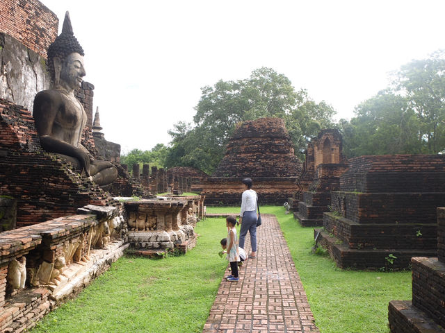 เที่ยวสุโขทัย ปั่นจักรยานชมประวัติศาสตร์