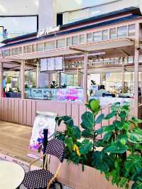 Cafe Kitsune Pavilion: A Chic Oasis of Sustainability in the City