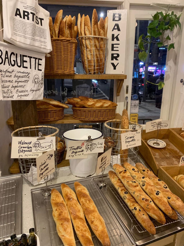 🇰🇷A must Visit Cafe for their Salt Bread🇰🇷Seoul💙