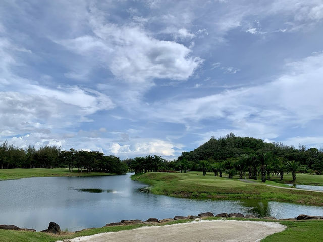 🏌️‍♂️ Tee Off in Tropical Bliss: Dalit Bay’s Golf Escape!