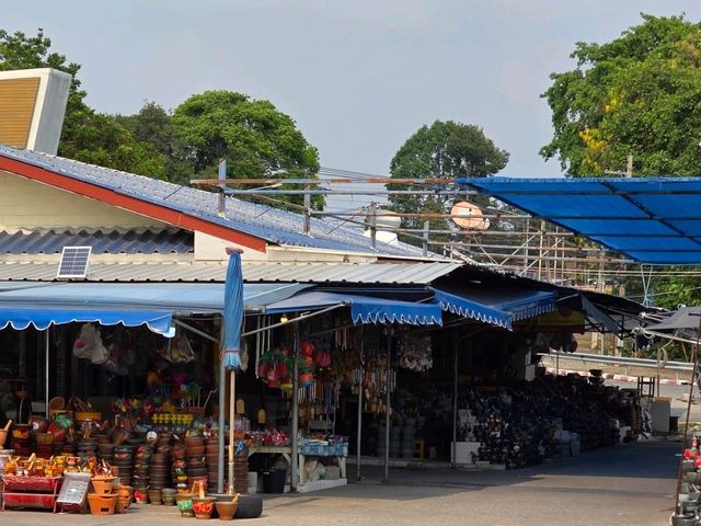 ท่าเทียบเรือประมง ตลาดโบราณ อ่างศิลา
