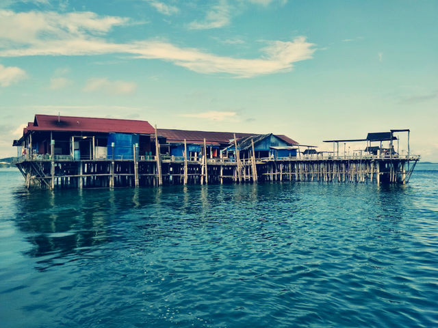 Johor Kelong: Sleep Over the Sea & Feast Like a Pirate King 🏝️🦀