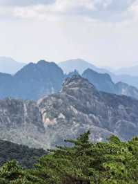 Beautiful place to visit in Spring Huangshan mountain & Ancient Village 
