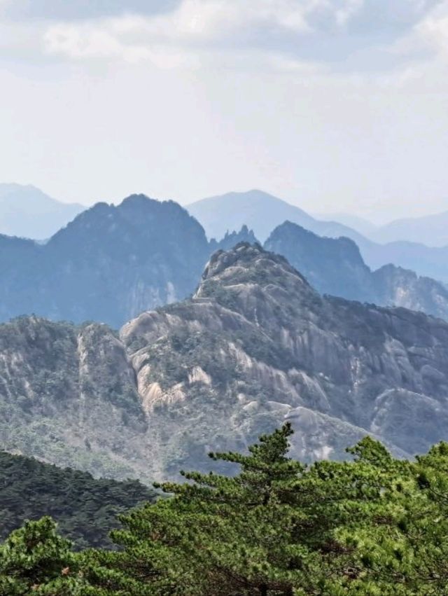 Beautiful place to visit in Spring Huangshan mountain & Ancient Village 