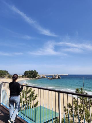 A place with stunning views of the blue sea and sky🩵