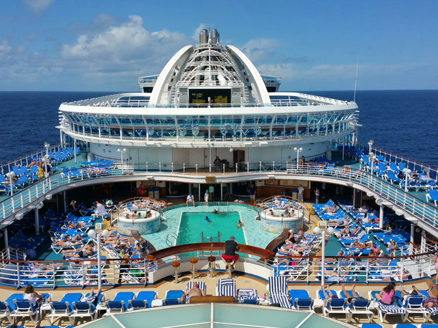 👑 Crown Princess Cruise: Royal Treatment with a Side of Sunshine! 🌞🚢 