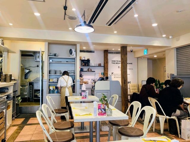 【自由が丘】ボリューム満点のスフレパンケーキ ”FLIPPER'S“