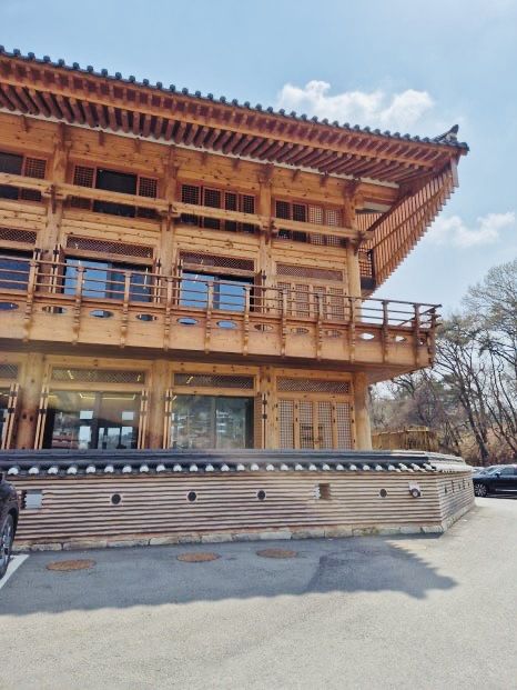 韓國清州 這間清州韓屋咖啡廳！圖書館美學，拍照控先收藏 位於清州的후마니타스（HUMANITAS）