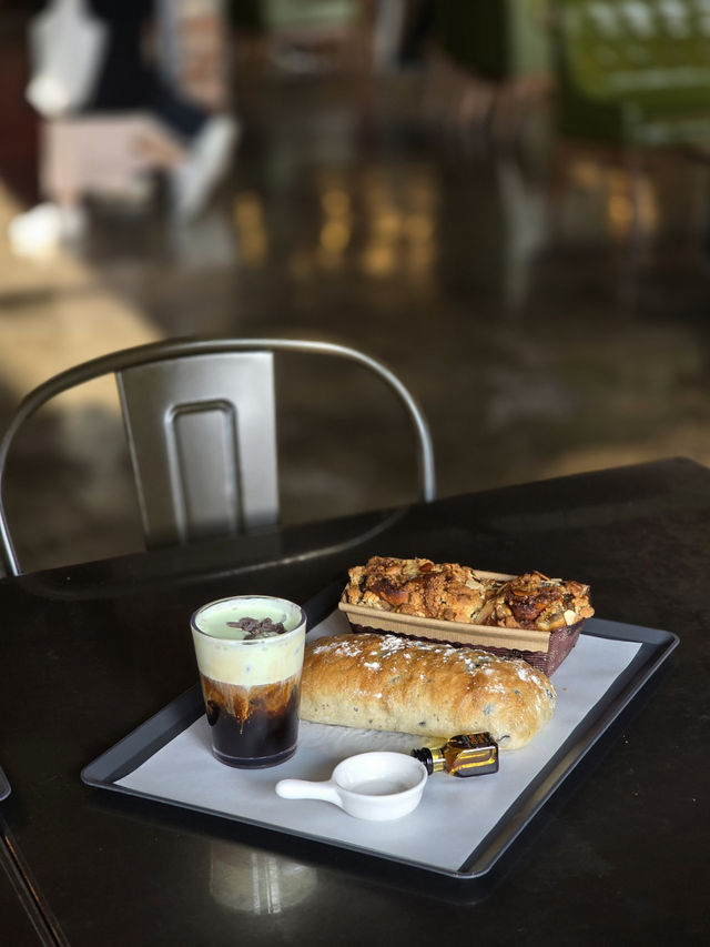 대형카페에서의 여유☕