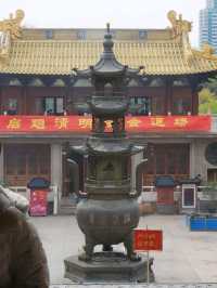 ชมความงดงามพระหยกที่วัดจิ้งอัน