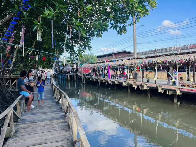 “ตลาดย้อนยุคปากพนัง” สัมผัสกลิ่นอายวันวาน ริมคลอง