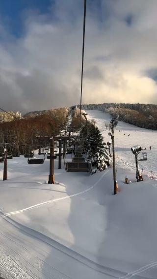 Gliding Through Snowy Peaks: My Shiga Kogen Skiing Experience