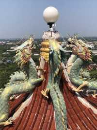 【ワット・サンプラン｜Wat Samphran】  “ドラゴンが巻きつくピンクの塔” 想像を飛び越える異世界寺院。