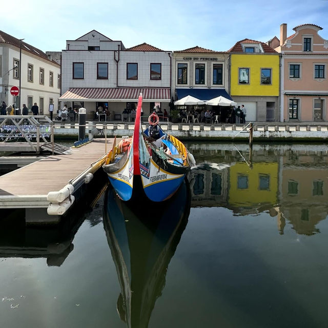 Gliding Through Painted Dreams: Moliceiro Cruise in Aveiro