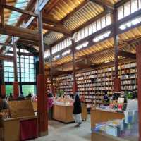 雲南 | 先鋒沙溪白族書局，舊糧倉改建的文青書店