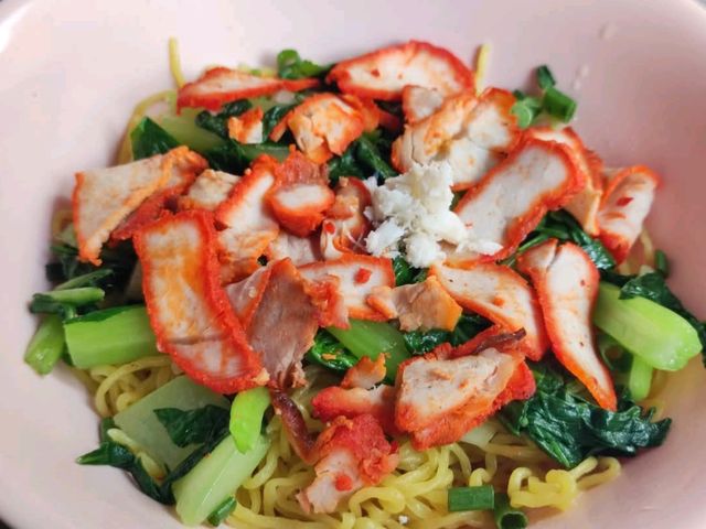 ร้านบะหมี่เก่าแก่ หน้าโรงพักแปดริ้ว