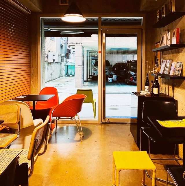 Easel coffee N bar
