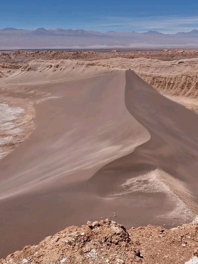 Valle de la Luna – Chile’s Otherworldly Desert Wonderland