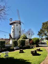 Charming colonial stay with windmill views in Launceston