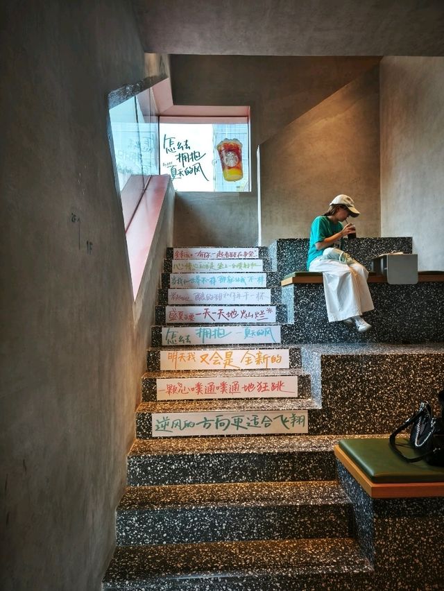 勁有建築獨特風格的連鎖品牌咖啡店