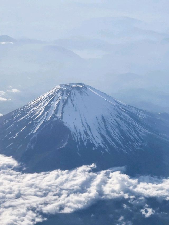 🛩搭飛機必收絕美視角！成田返港捕捉富士山🌄✈️