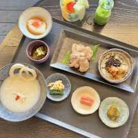 絶景眺めながらの地元グルメ堪能できる朝食