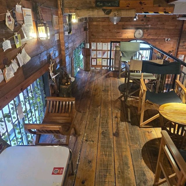 A Cozy Escape at October Coffee House – A Sweet Holiday Memory