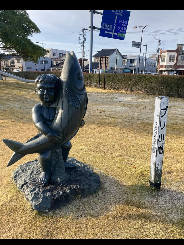天然の生簀・氷見漁港で海の恵みを満喫🐟