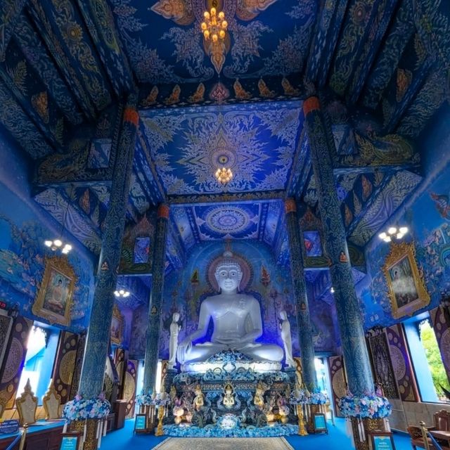 幻想的な青の世界 – ワット・ロンスアテンの魅力