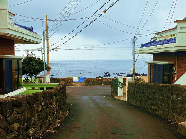 Seogwipo, Jeju Island: Soseokkak — A Serene Escape for Nature Lovers! 🌿🛶☕