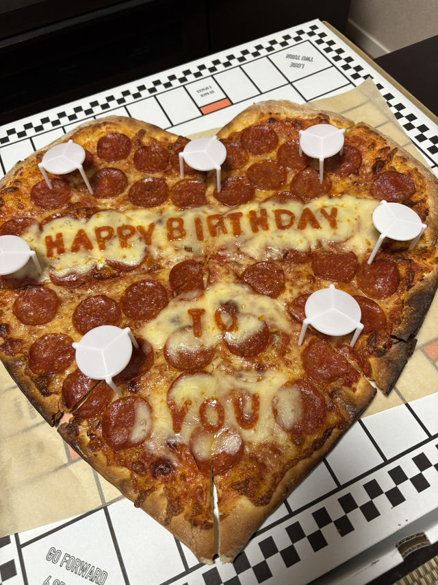 【東京🗼】ハートのピザにオリジナルメッセージ🍕