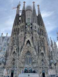 巴塞羅那大教堂（Catedral de Barcelona）深度遊覽指南  ——哥特式瑰寶、千年宗教藝術與隱秘庭院