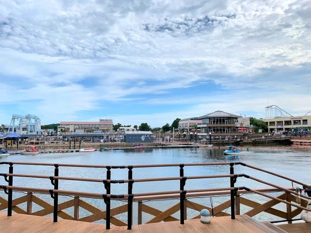 Relaxing Moments at Sea Paradise, Yokohama
