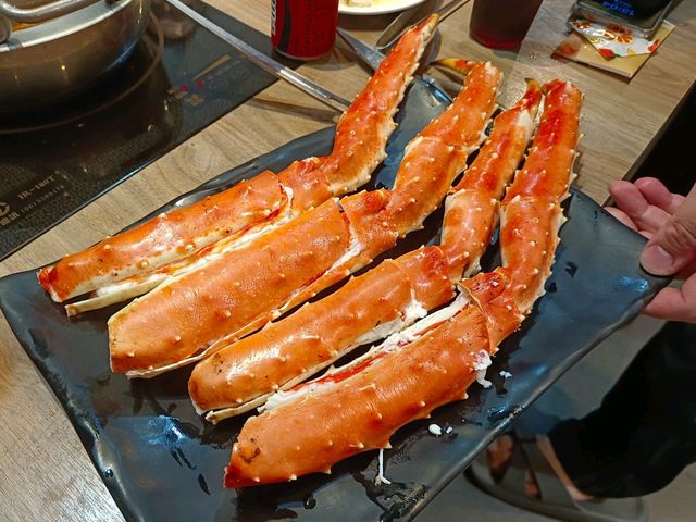 孫太太。私料。慢火鍋-桃園總店 ，帝王蟹吃到飽