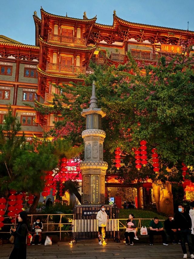 วัดต้าฝอ (Dafo Temple หรือ "วัดพระใหญ่