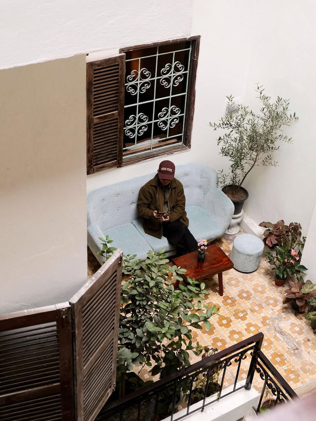 Hanoi Neighbors