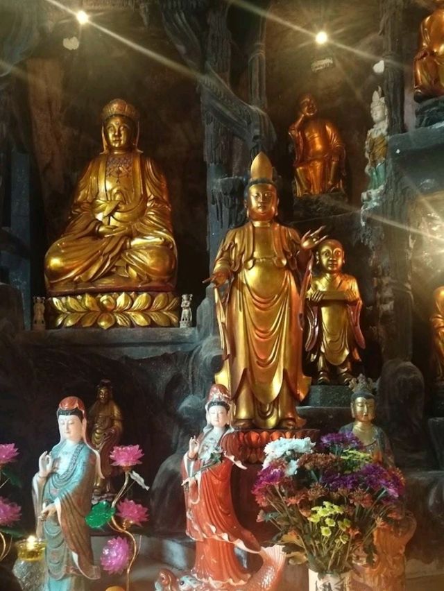 Sam poh Tong Temple