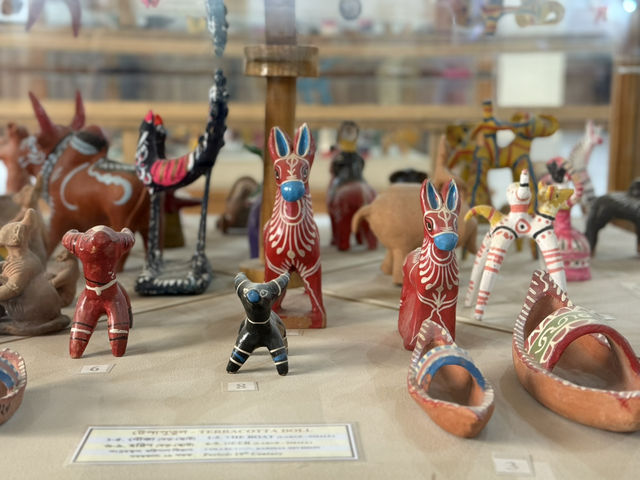【バングラデシュ・ショナルガオン フォークアート＆クラフト博物館】色彩豊かな民芸の宝庫