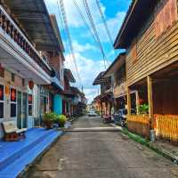 ชมวิวที่ประตูมหาสมุทรในหมู่บ้านไม้เคี่ยมโบราณ