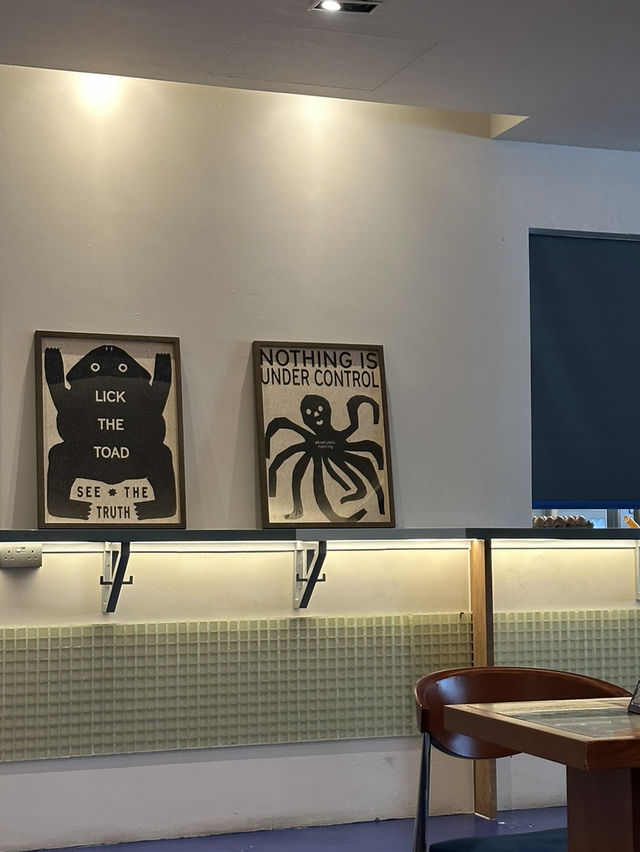 Discovering “Average Service”: A Trendy Café Experience in Singapore 🇸🇬 