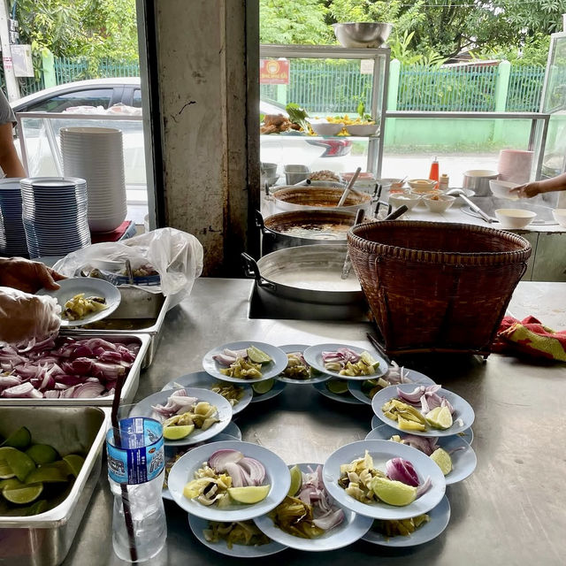 チェンマイで一番ローカルなカオソーイを食べるならここ！🇹🇭