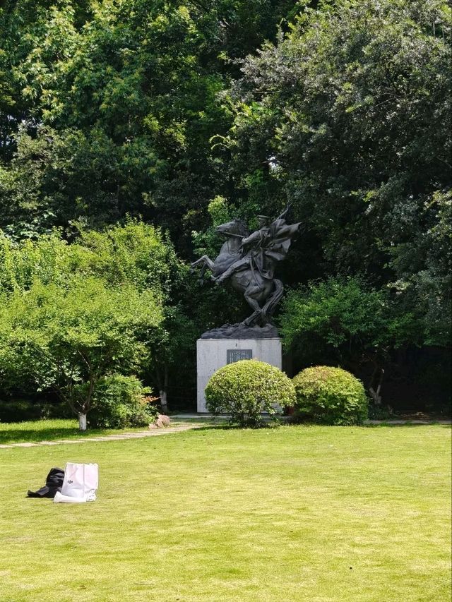 Zhongshan Park – The Emperor’s Secret Garden