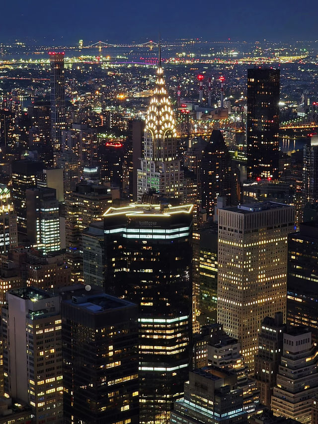 Empire State of Mind: Manhattan’s Iconic Night View 🌃🏙️🗽