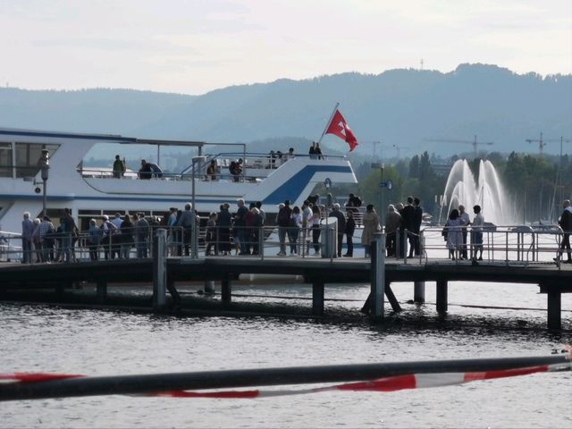 Lake Zurich: A Sparkling Jewel of Urban Serenity