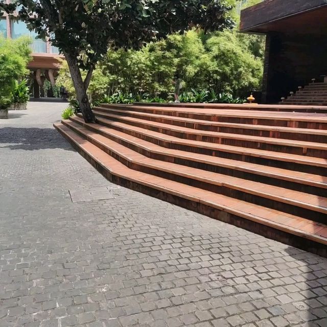 a lovely hotel with restaurant